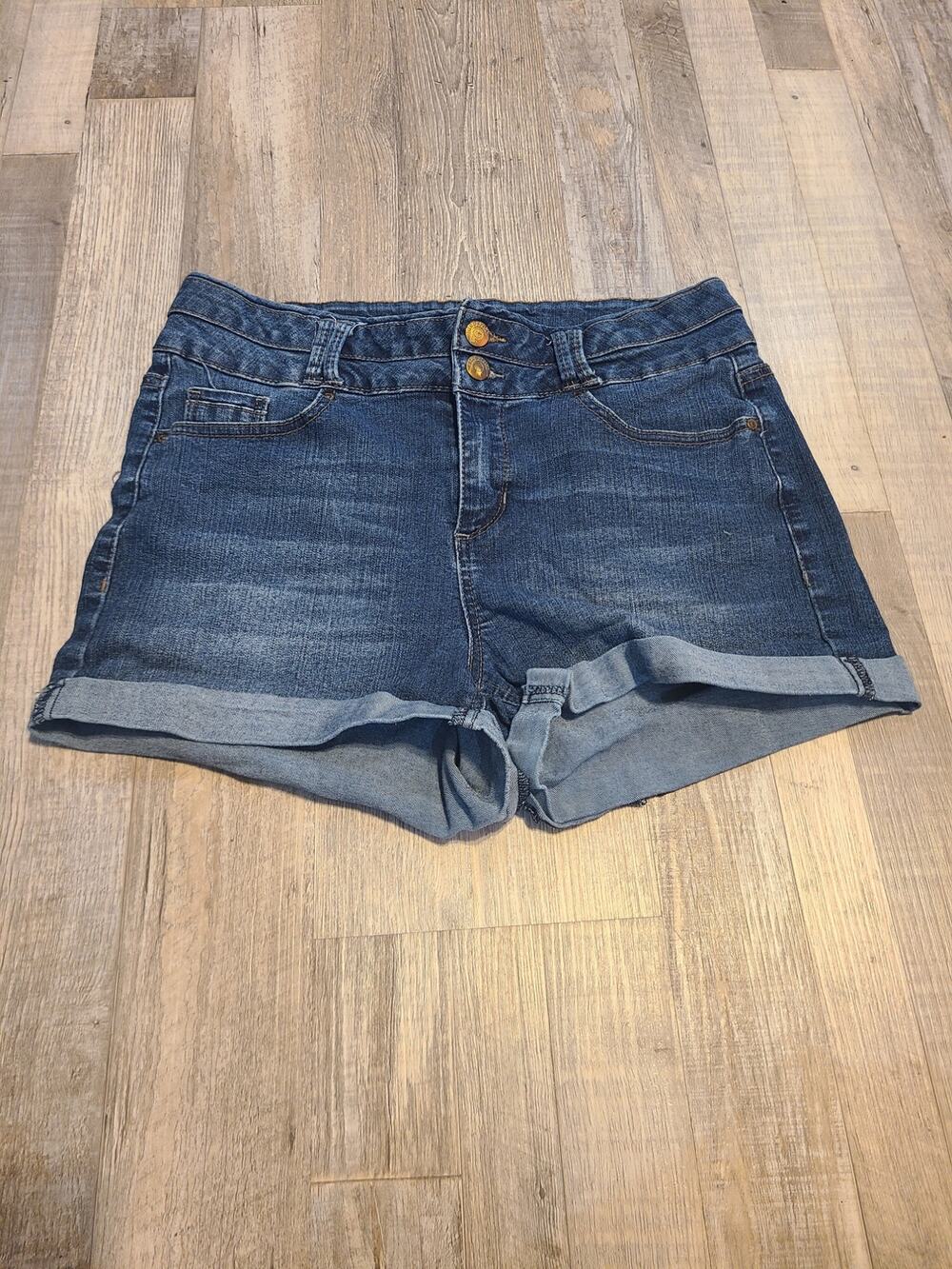 Blue spice size 9 juniors denim cuffed shorts